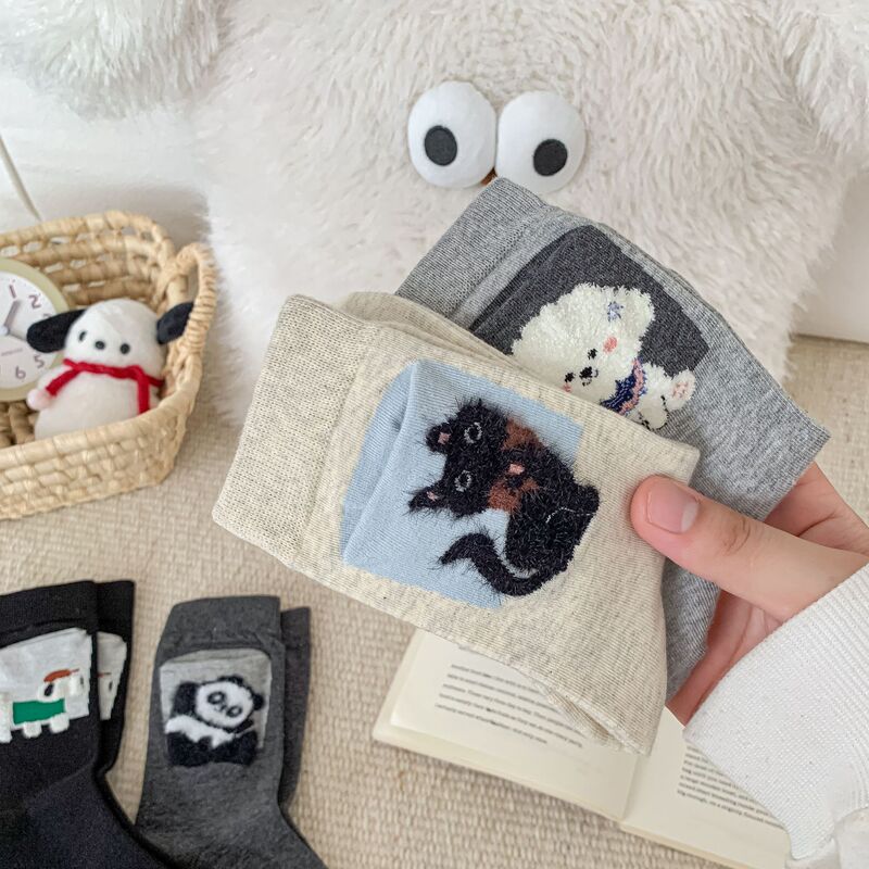 Autumn and Winter Three-Dimensional Velvet Cartoon Pocket Decoration Slouch Socks, Cute Soft Socks, Pure Cotton Women's Korean Style Simple Color-Blocking