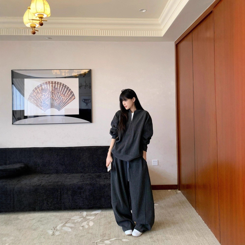 Autumn Fashion Zipper V-Neck Sweatshirt and Sweatpants Sports Casual Set Scimitar Pants Old Money Style Wide-Leg Pants Two-Piece Set