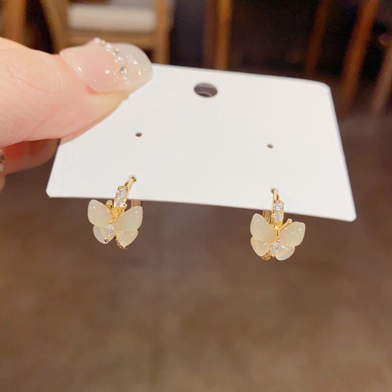 Sophisticated universal hypoallergenic earrings