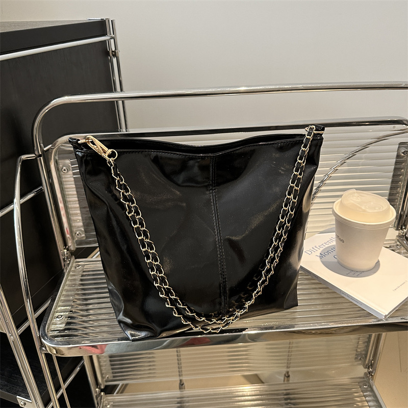 Bolso de hombro de cadena coreana de moda de gran capacidad para mujeres 2024 primavera nuevo estilo universal bolso especial para mujeres