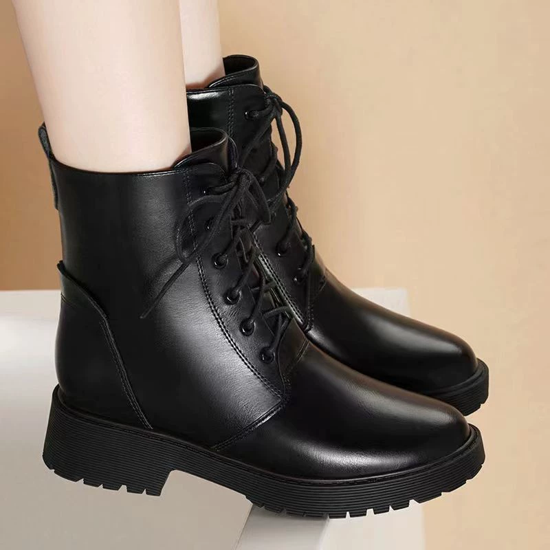 Ботинки Martens: комфортные демисезонные универсальные ботинки в английском стиле, средней высоты