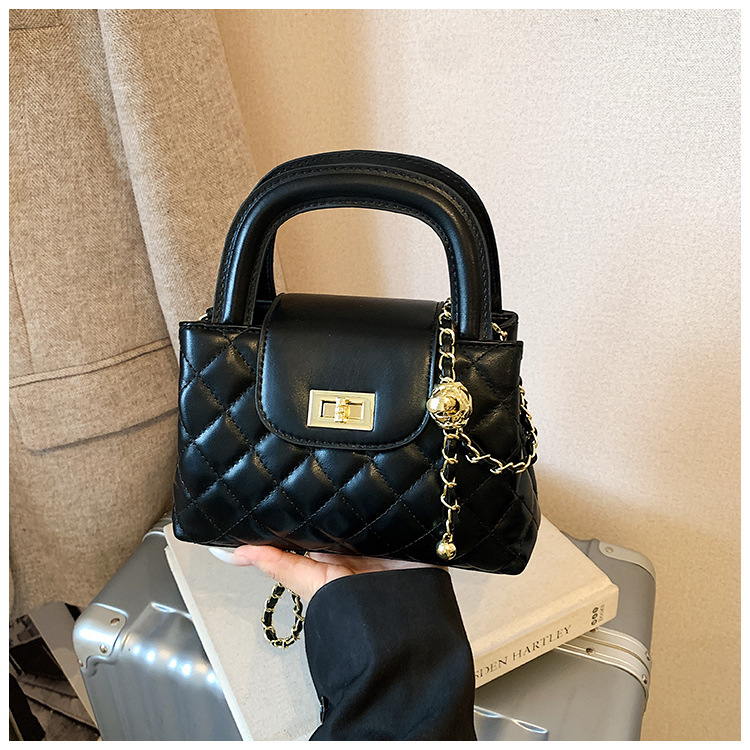 Bolso de mano de alta sensación para mujeres 2026 nueva textura de cadena de diamante bolso cuadrado ligero lujoso estilo extranjero bolso de hombro