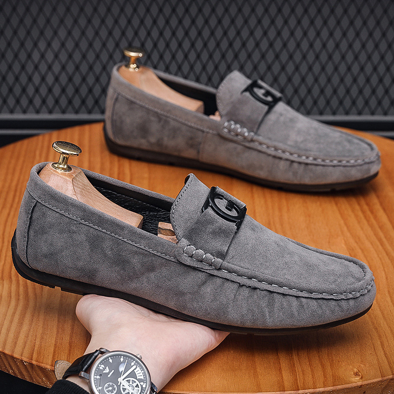 Zapatos Doudou para hombre verano 2025 nuevos zapatos de cuero esmerilado de terciopelo perezoso de un pie zapatos de moda de conducción de negocios para jóvenes