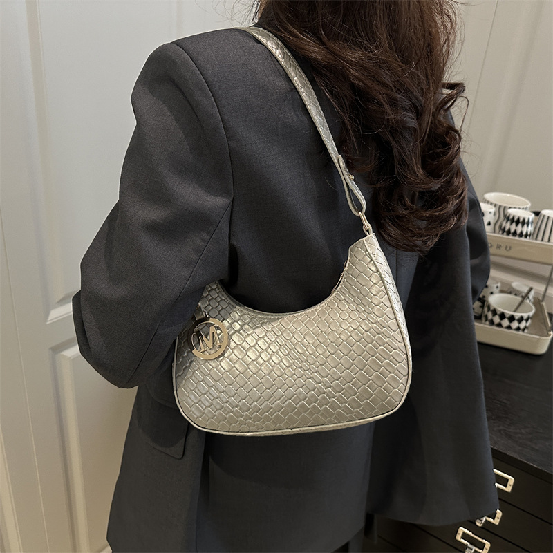 Bolsos populares de este año, bolsos de mujer, 2025, nueva primavera y verano, estilo occidental, media luna, bolsos de axilas, bolsos de hombro de todos los partidos de moda image 5