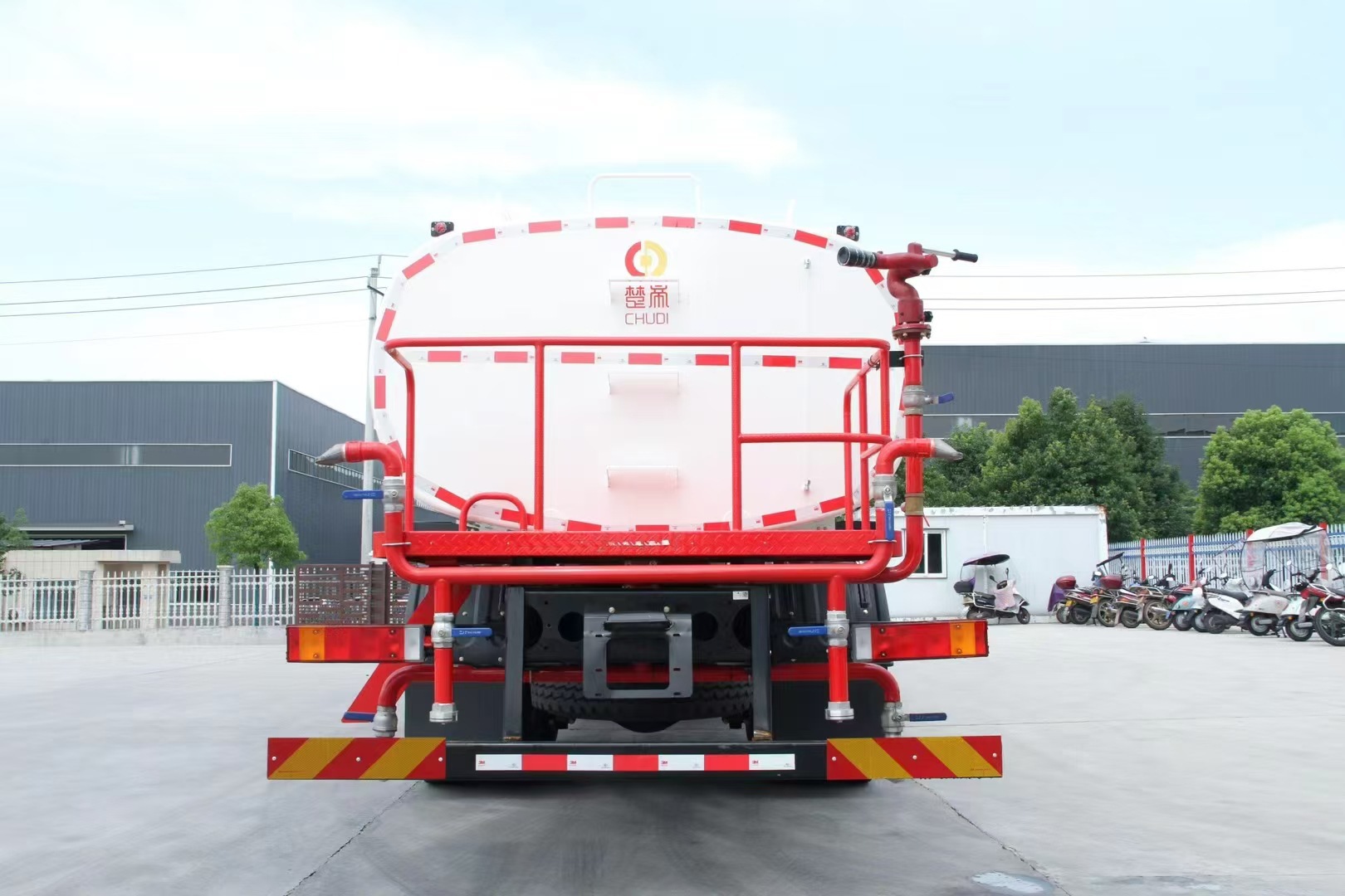 Landscaping Sprinkler Truck 5-20 Cubic Meter Sprinkler Truck Can Be Equipped with 30m Fog Cannons Multifunctional Dust Suppression Truck Manufacturer Supply