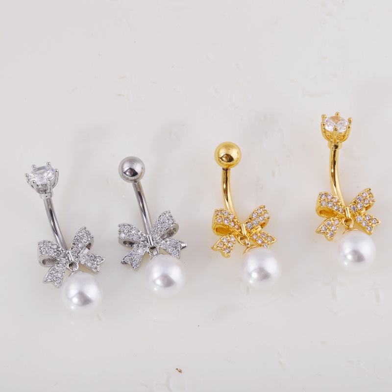 Silver pointed spike labret stud material detail