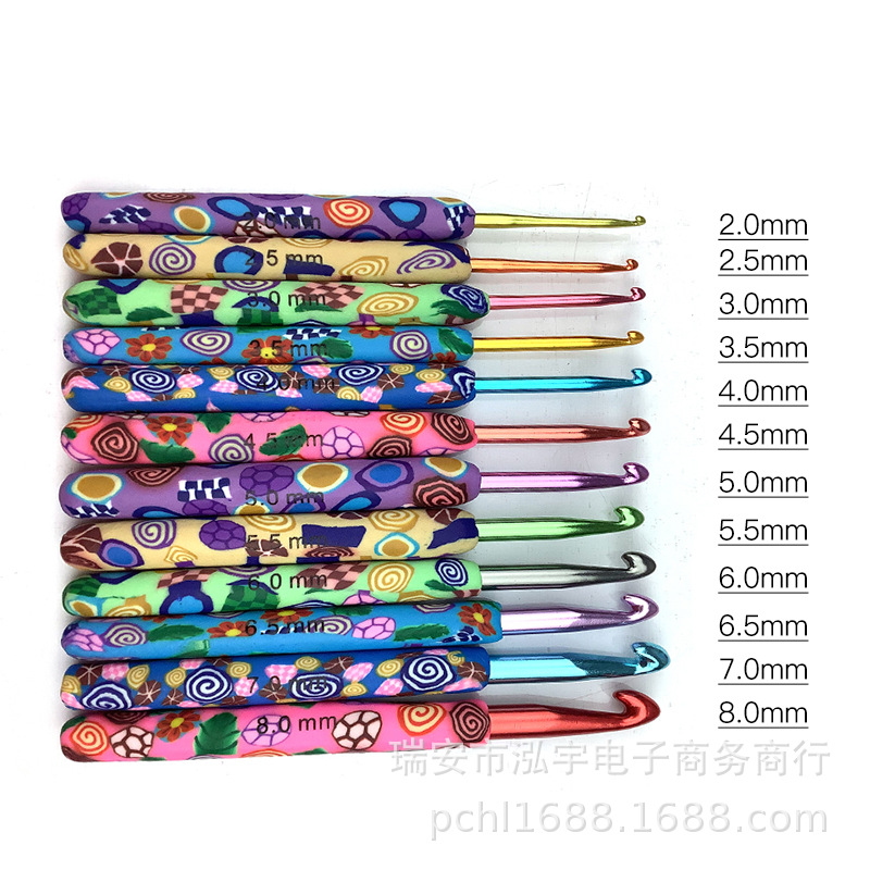 Herramientas de tejer de color de dibujos animados suave cerámica mango de ganchillo largo suave cerámica mango de aluminio crochet conjunto de 12 bolsas