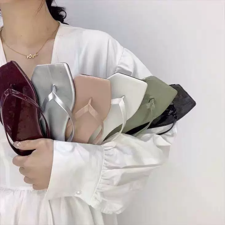 Женские шлепанцы ярких цветов, летние популярные шлепанцы в Корейском стиле, модная верхняя одежда, подходящие ко всему простые пляжные шлепанцы