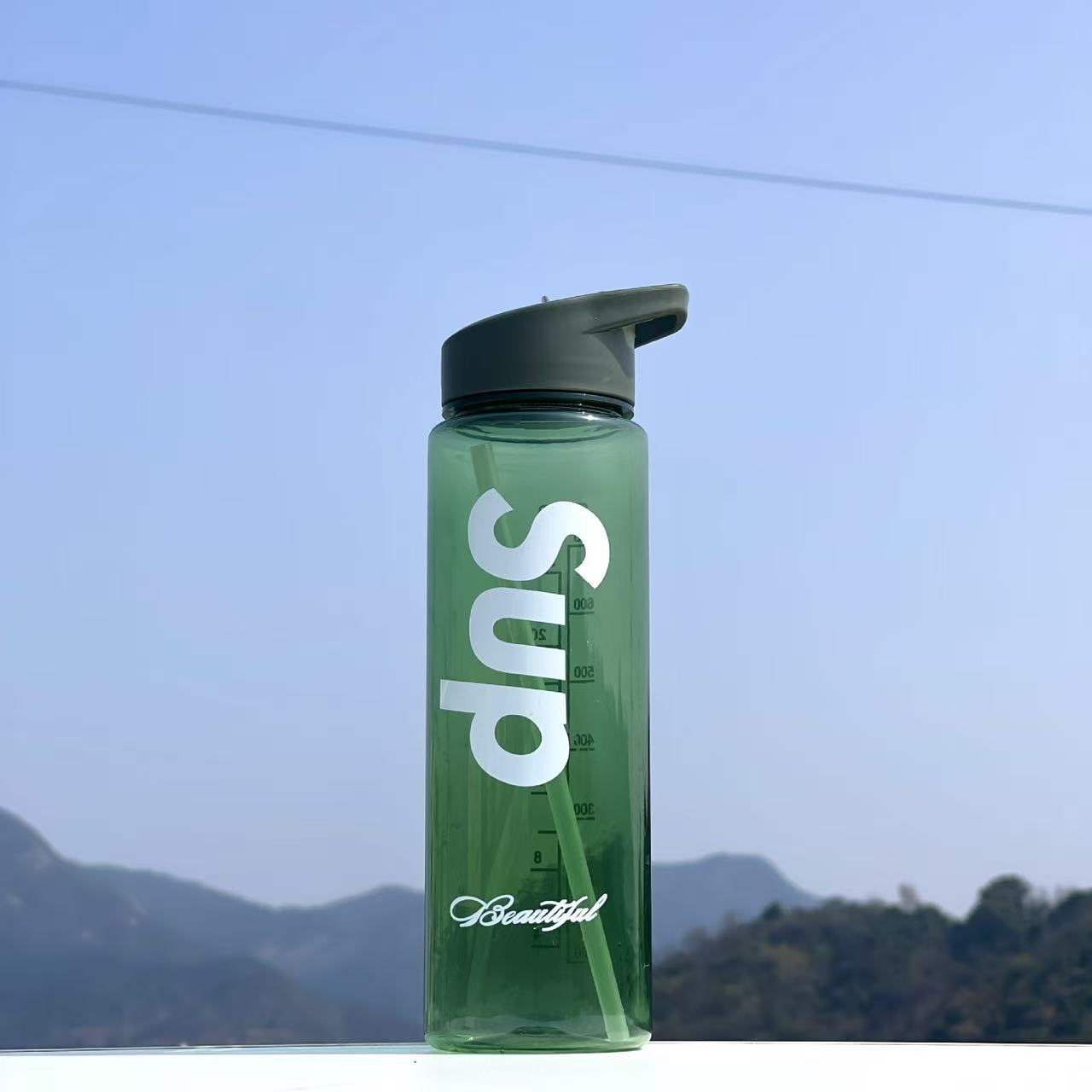 Transparente transfronteriza de alto valor de la cara cubierta de resbalaje taza de agua de paja de gran capacidad portátil encantador anti-caída taza espacial