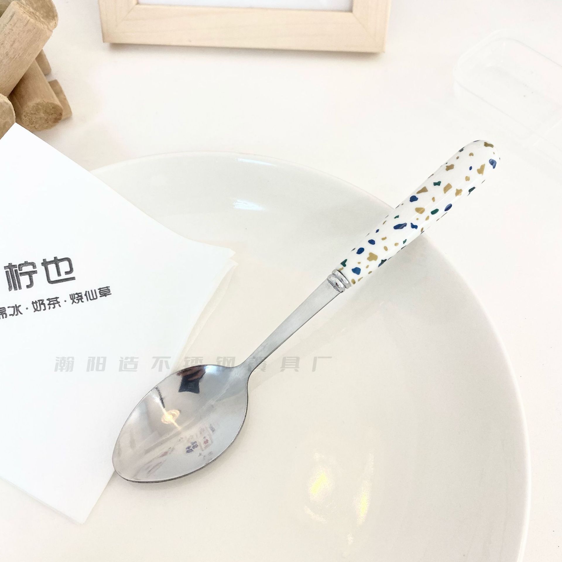 자갈 뾰족한 숟가락