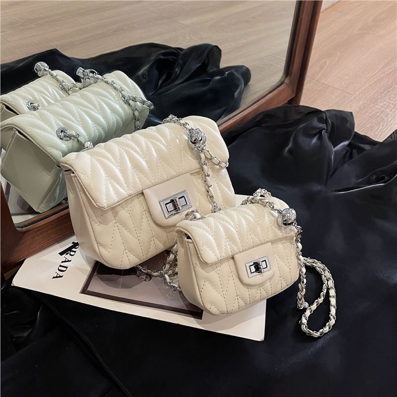 Diamond Chain Bag for Women 2025 New Summer Versatile Fashion Crossbody Bag Niche Design Single Shoulder Small Square Bag