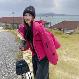 玫粉色短款超好看工装羽绒服女冬季2025新款炸街小个子白鸭绒外套