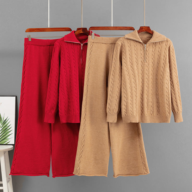 Ensemble pull en maille torsadée épaisse à demi-zip et pantalon large pour femme, collection automne-hiver. Deux pièces de haute qualité, coupe ample._voghion.com