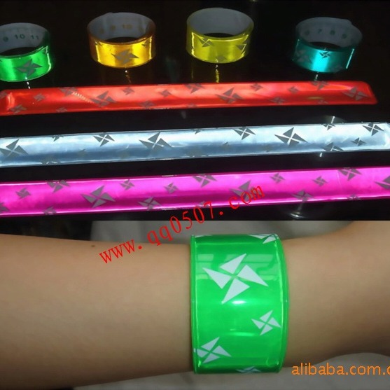 颜色多选佩戴方便PVC材质啪啪圈美观艳丽工艺精致时尚潮流搭配多