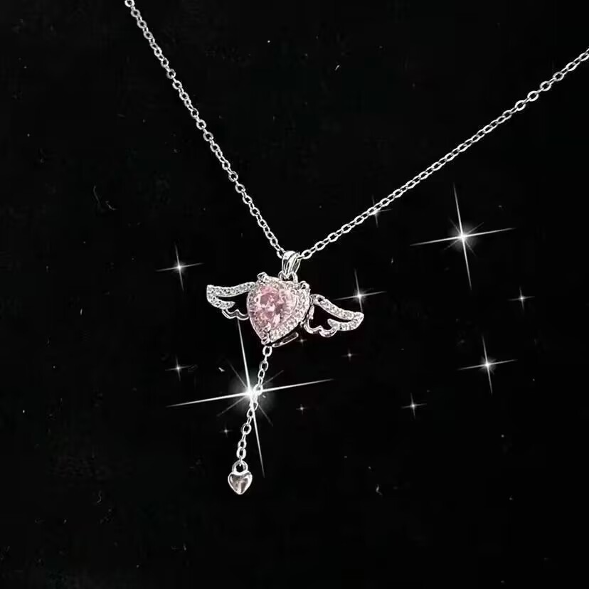 Farblose Amor Herz Titan Stahl Halskette High-end Luxus Engel Anhänger Weibliche Kragen Kette Qixi Geschenk Mädchen_voghion.com