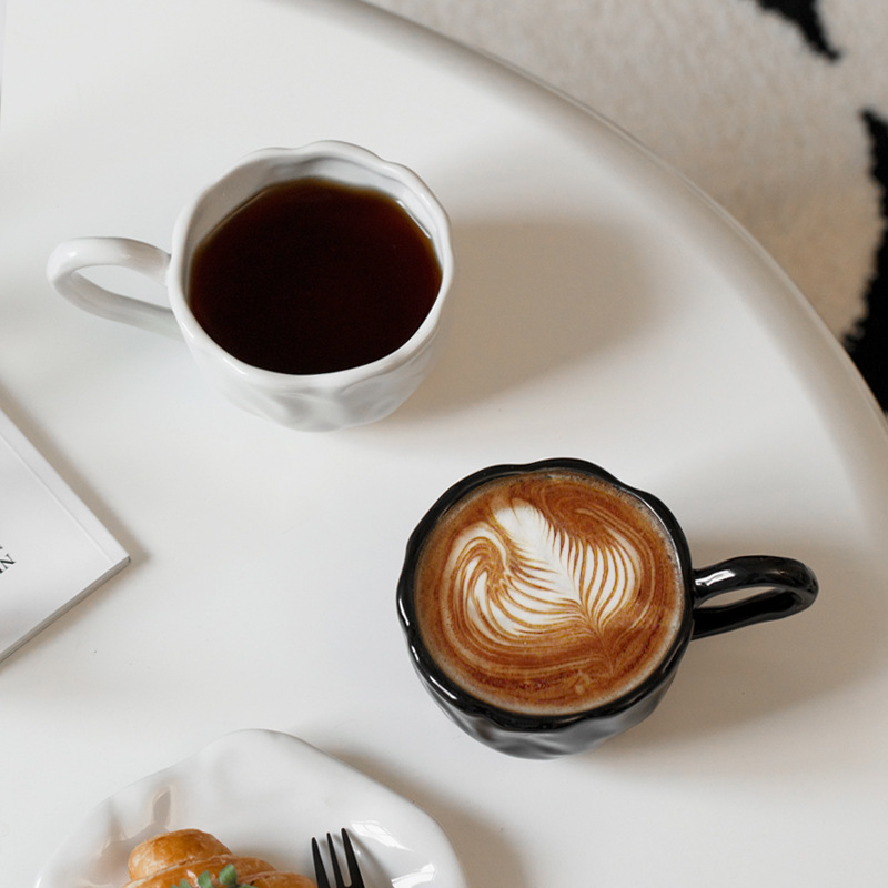 Taza de café de cerámica vintage hecha a mano taza de té mediados de la Antigüedad taza de té de la tarde avanzada y platillo traje taza pareja hombres y mujeres taza