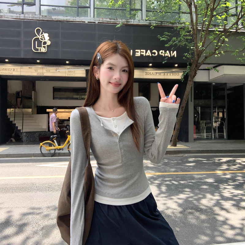 Early Autumn Gray Fake Two-Piece Long-Sleeved T-Shirt for Women, New Bottoming Shirt with Korean Style Beautiful and Beautiful Chi Top