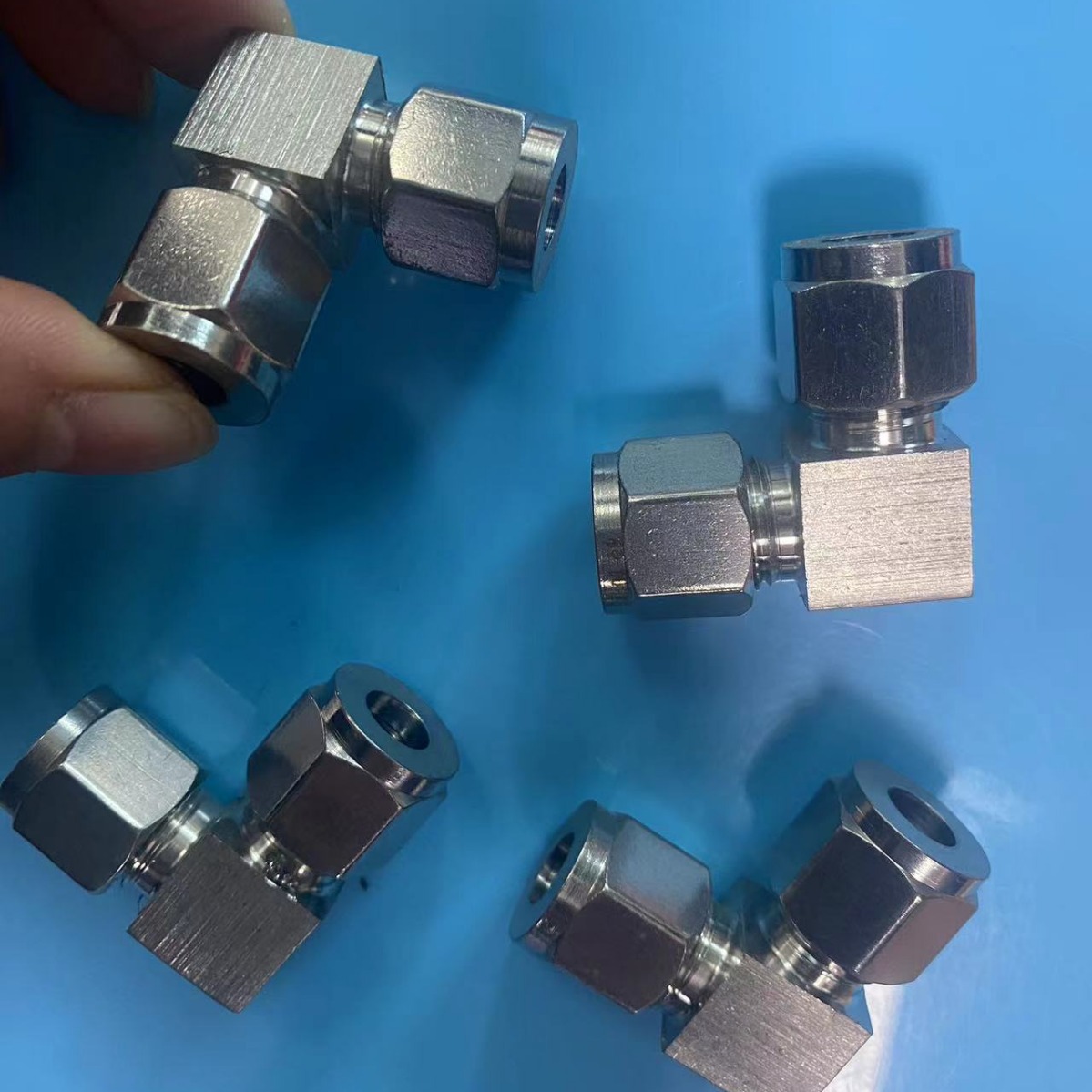 不锈钢304卡套弯头双卡箍卡套直角接头两边卡不锈钢管Φ1/4英制管