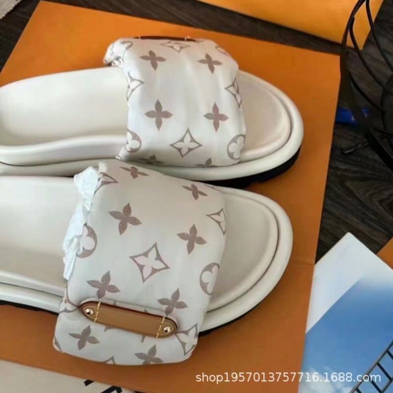 Zapatillas de velcro de suela gruesa para mujer 2024 verano nuevo estilo exterior moda antideslizante letras de mezclilla pareja chanclas