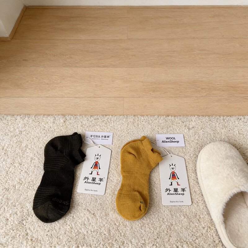 Merino Wool Socks with 86% Hand-Spliced Wool, Seamless, Towel Bottom, Short Tube, All-Season Casual Sports Socks Merino Wool Socks with 86% Hand-Spliced Wool, Seamless, Towel Bottom, Short Tube, All-Season Casual Sports Socks