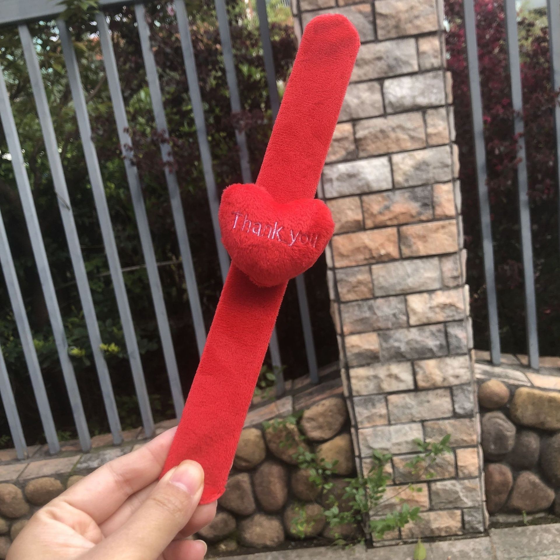 Yiyang Qianxi mismo estilo pequeña flor roja broche de horquilla de doble uso broche de horquilla de amor flor BB clip pulsera anillo de presión