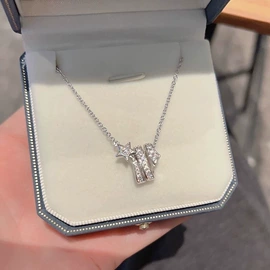 耳线;项链;耳钉