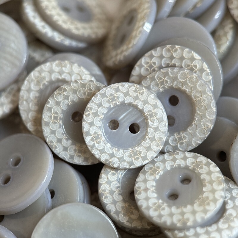 Natural shell buttons, two-hole buttons, gray lace, vintage shirt, jacket, notebook, small clothing accessories, decorative accessory buttons