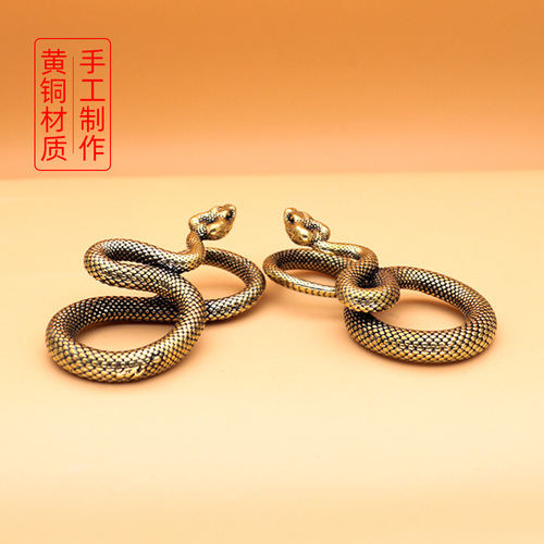 National trend snake head keychain pendant brass jewelry pendant gifts small gifts street stall New Year small gifts wholesale
