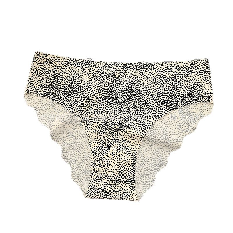 Europa y América calzoncillos de seda de hielo, entrepierna de algodón, estampado de leopardo caliente, calzoncillos de tamaño grande, calzoncillos de comercio exterior para mujeres.