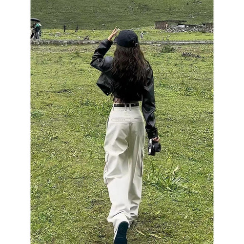 American-style autumn sand-white cargo denim pants: relaxed fit, high waist, slimming effect, straight-leg design with pockets—perfect for petite figures.