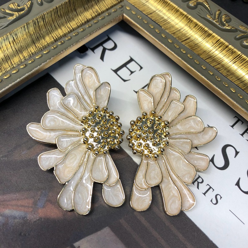 Retro Flower Alloy Plating Womenu0027S Earrings Brooches