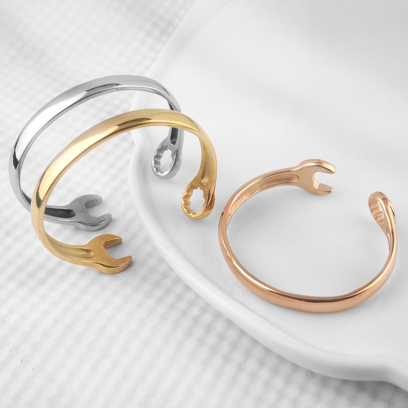 Fashionable Men's Stainless Steel Wrench Open Bracelet Electroplated Gold Personalized Titanium Steel Jewelry Wholesale Fashionable Men's Stainless Steel Wrench Open Bracelet Electroplated Gold Personalized Titanium Steel Jewelry Wholesale