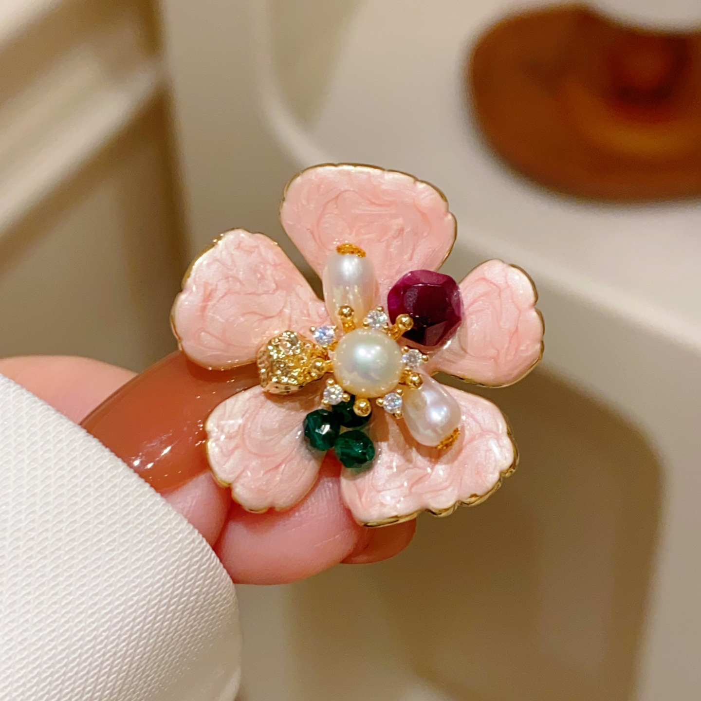 Retro New Chinoiserie Fairy-Like Pink Enamel Flower Brooch Corsage Elegant Elegant Natural Pearl Pin Buckle