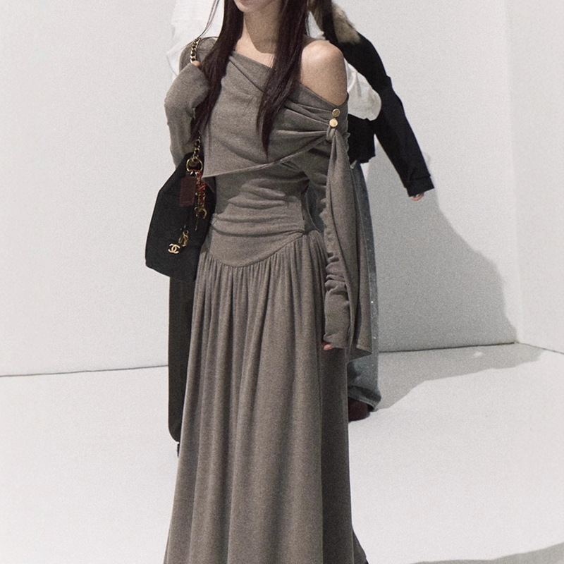 Oakmoo/Front Piece Adjustable Wrap Off-Shoulder Long-Sleeved Waist Knitted Bottoming Dress with Long Skirt Inside in Winter