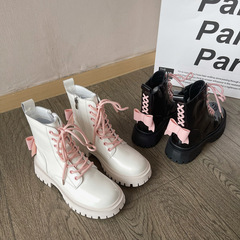 マーティンブーツ レディース 秋 ピンク リボン パテントレザー スリム バイクブーツ ブリティッシュスタイル ニッチデザイン 厚底ショートブーツ 多用途