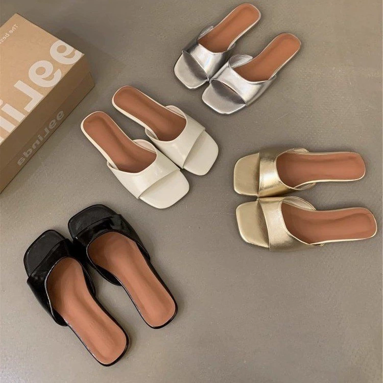 Сказочный ветер, обнажая палец, тапочки, женская летняя одежда, новая повседневная плоская подошва 2025 года, красивая корейская версия темперамента