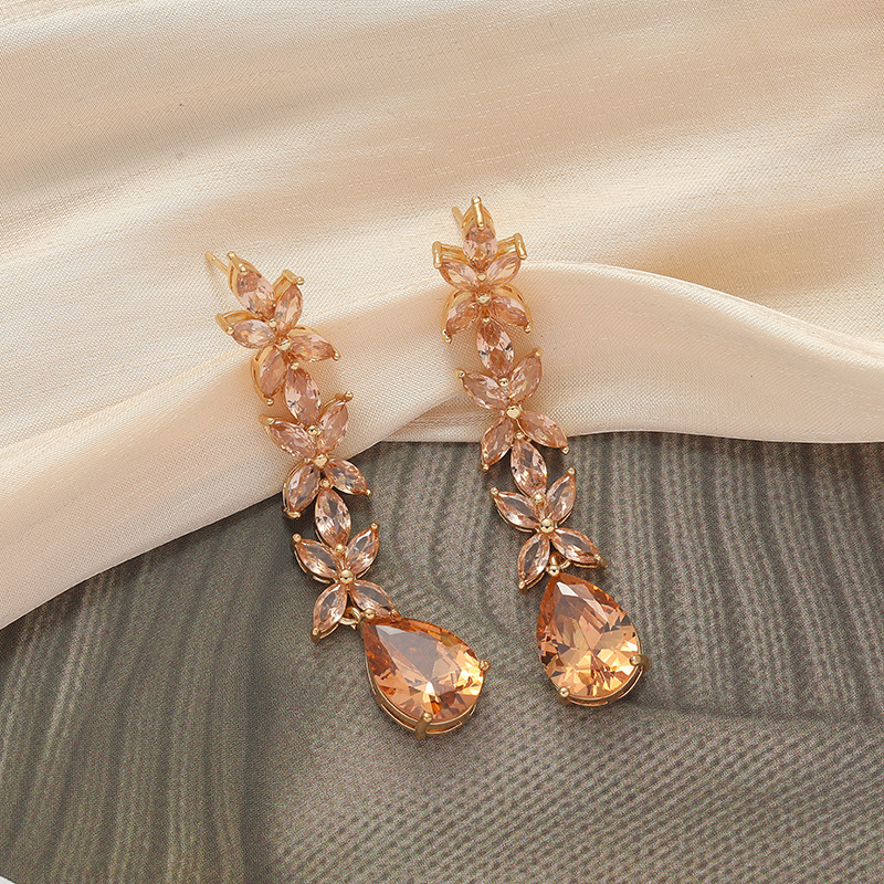 Elegante øreringe med dråbedesign i sølv til kvinder_voghion.com