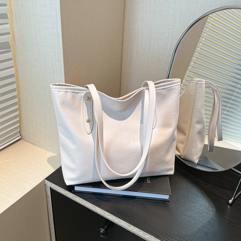 Universal elegant capacious design one-shoulder bag, crocodile print