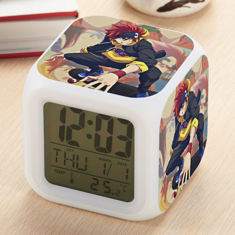 跨境新款创意无限滑板大屏数字静音多功能学生电子四方七彩闹钟