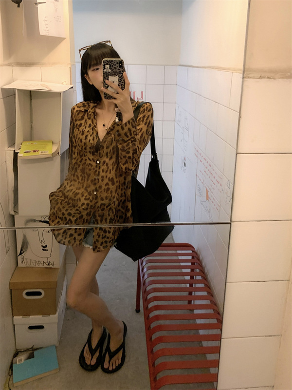 レトロヒョウ柄ポロカラー長袖シャツ女性の夏のニッチルーズ痩身シャツ多用途日焼け止めカーディガントップ|undefined