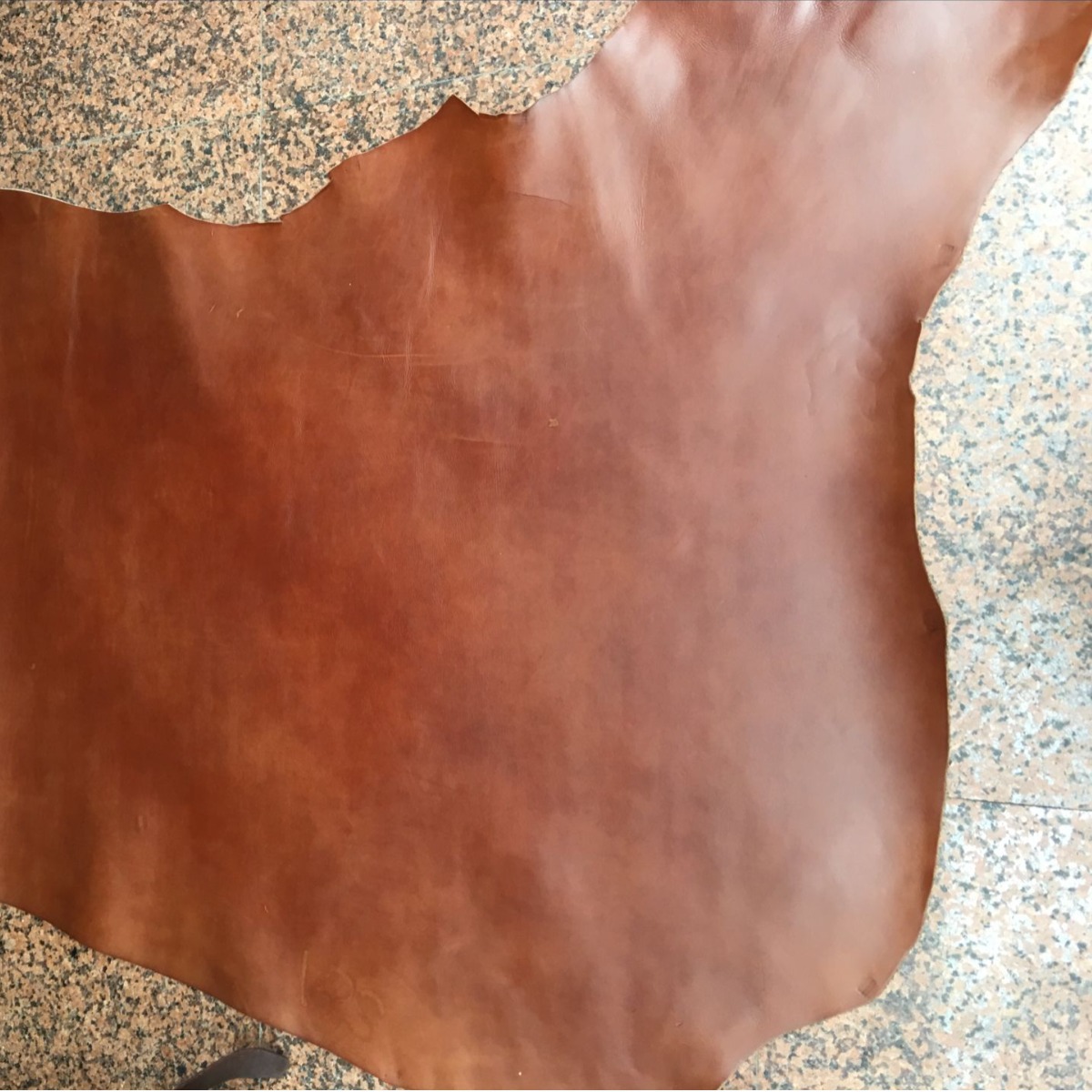 头层压变牛皮 头层牛皮 皮革皮料 牛皮面料 商标皮 棕色