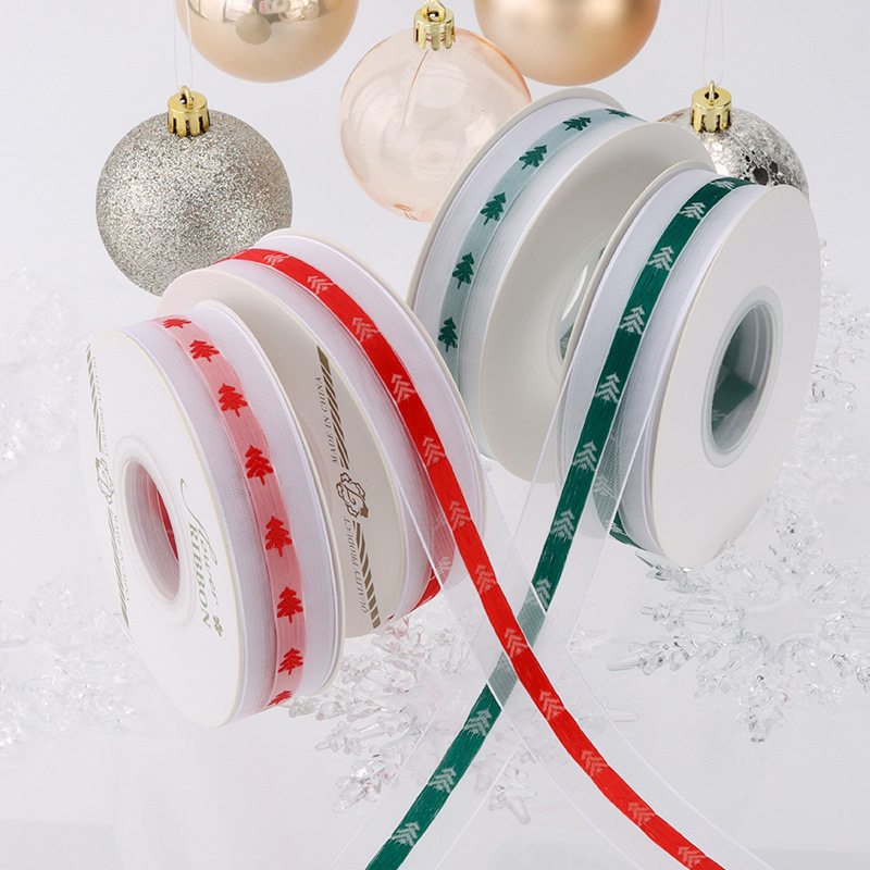 Feliz vacaciones de Navidad, decoración de escena de trineo de copo de nieve, pastel de cinta, ramo fresco, caja de regalo, cinta de embalaje, cinta