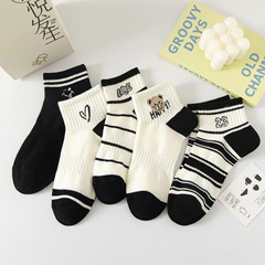 春夏新款襪子女船襪卡通字母黑白色ins風春天學院風吸汗短筒女襪