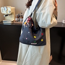 韩版手工牛仔帆布包百搭大容量托特包大学生通勤包卡通刺绣单肩包