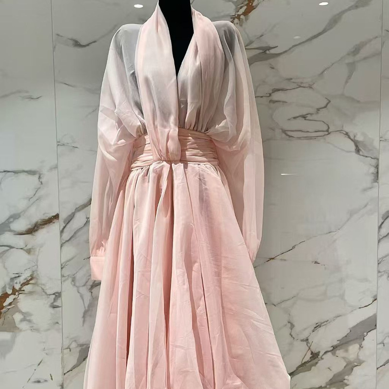 2026 Spring/Summer French-style cuffed V-neck long-sleeve pleated waist-tied puffy dress 2026 Spring/Summer French-style cuffed V-neck long-sleeve pleated waist-tied puffy dress