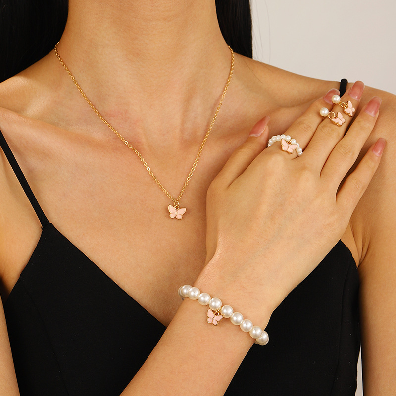 Nuevo diamante transfronterizo mariposa amor joyería traje ins estilo europeo y americano diseño creativo collar en forma de corazón conjunto de cuatro piezas