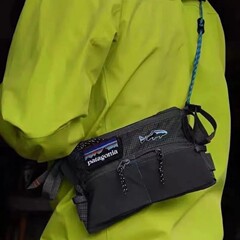 新品パタゴニアパタゴニアカジュアルメンズショルダーバッグ斜めがけショルダーバッグ防水スポーツ機能飛魚バッグ