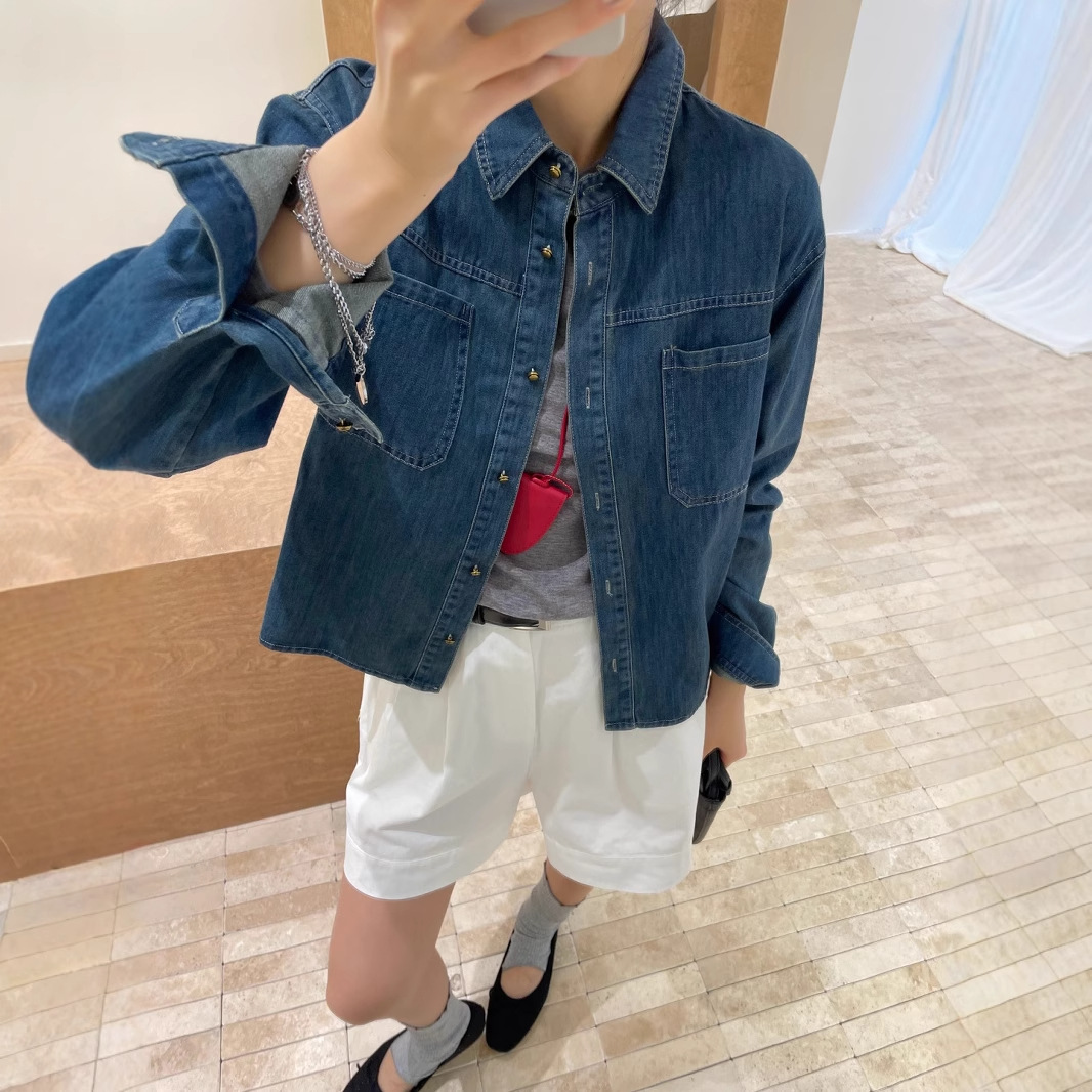 Fashionable retro Japanese shirt