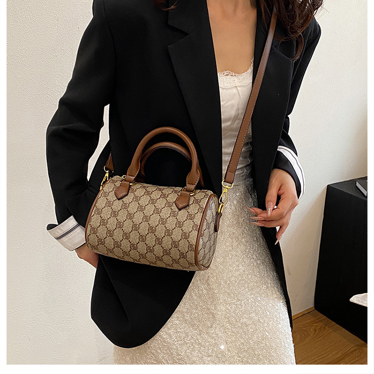 Neue Boston Pillow Bag für Damen, klassischer Stil, florale Einzelschulter-Handtasche für Senioren, weiches Leder, kleine quadratische Tasche für den täglichen Gebrauch. – Detail 14