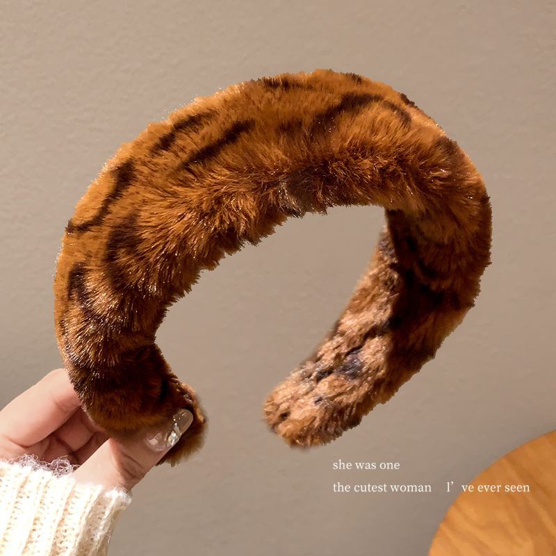 Leopardo coreano de peluche correa de cabello para mujeres alto cráneo superior red roja de alta sensación de cabello de conejo borde ancho correa de cabello adornamiento de invierno otoño